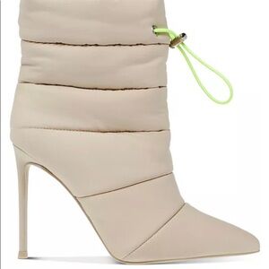 NWB Steve Madden Cloak Puffer bootie in nude